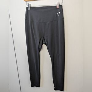 GYMSHARK Crop Legging Black color size medium in great used condition